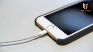 co nen sac pin iphone qua dem hay khong 1