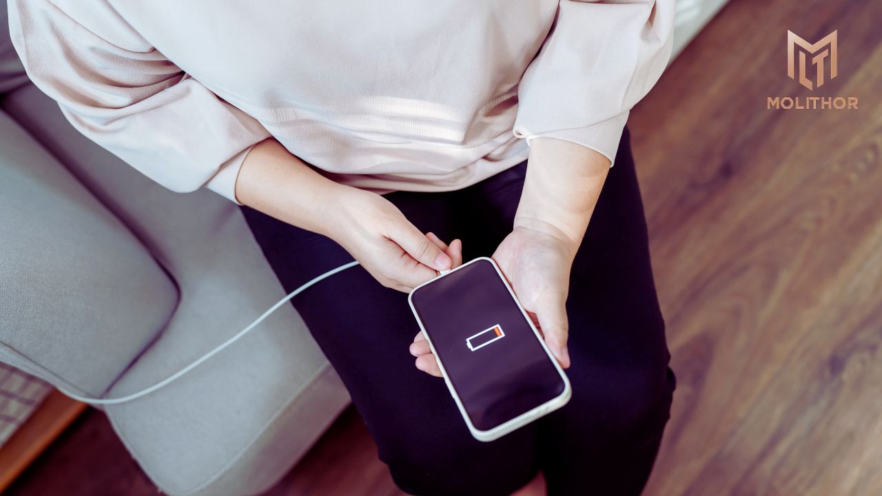 Nên dùng củ sạc chính hãng Apple