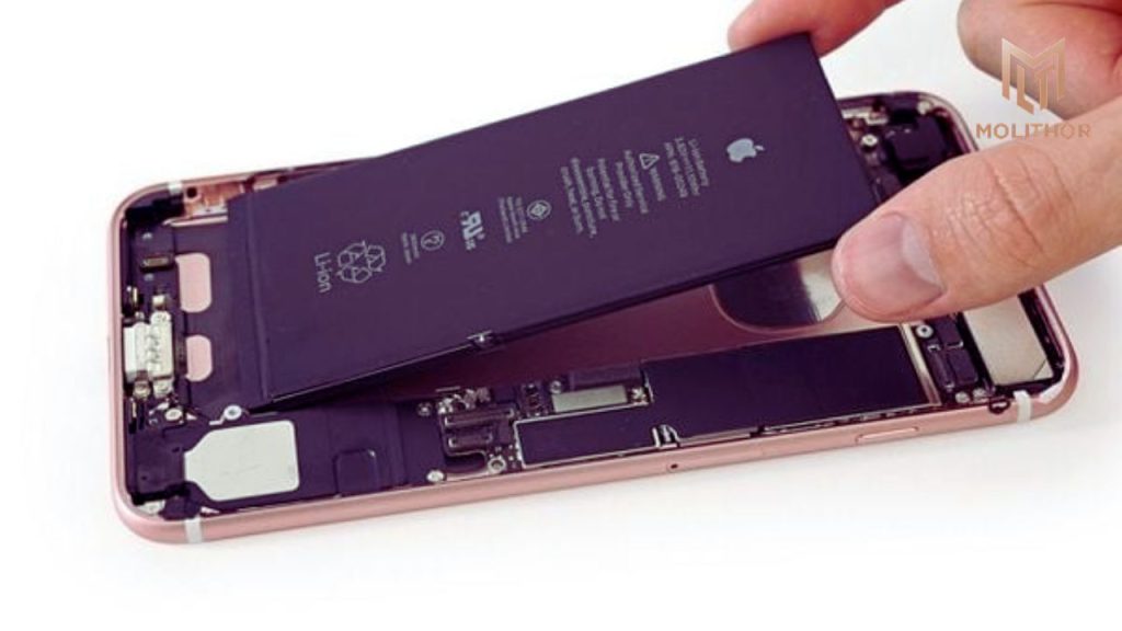 thay pin iphone ngoai tiem 1