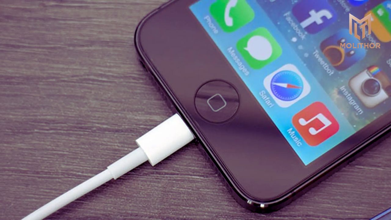 Những sai lầm phổ biến khi sạc pin iPhone qua đêm