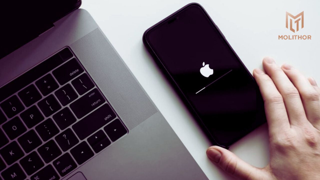 iPhone tự tắt nguồn dù pin còn nhiều có nguy hiểm không?